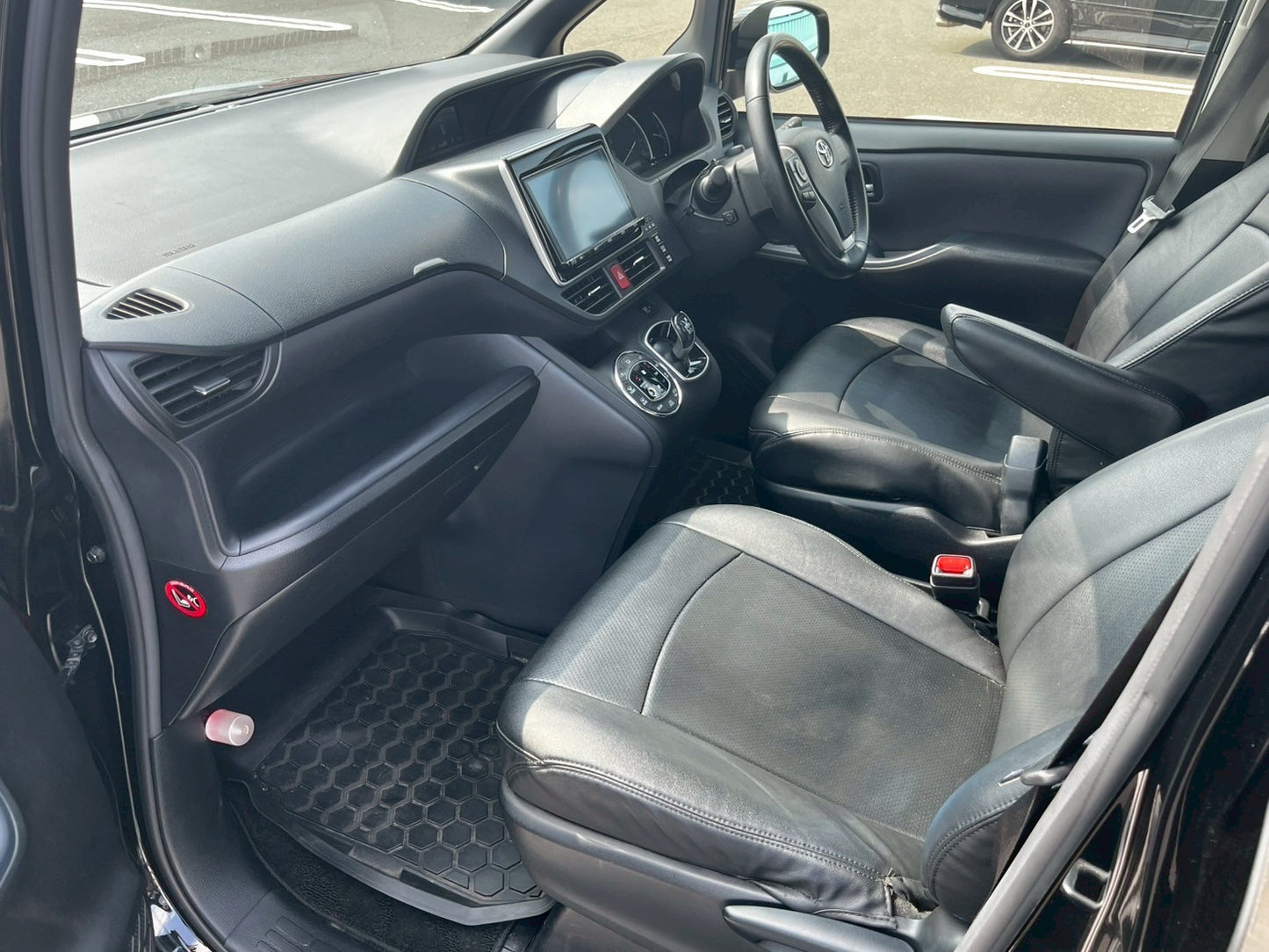 トヨタ ヴォクシー ZS (ハイブリッド)